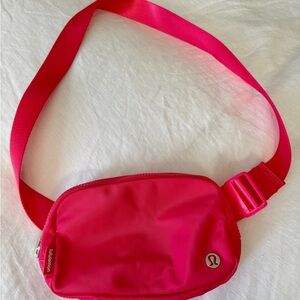 NWOT - Lululemon Everywhere Belt Bag